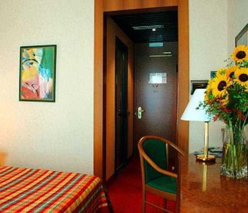 Meditur Hotel Pisa Migliarino Pisano Zimmer foto