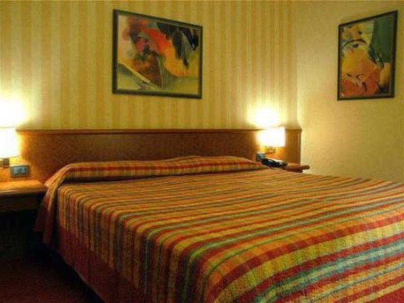 Meditur Hotel Pisa Migliarino Pisano Zimmer foto